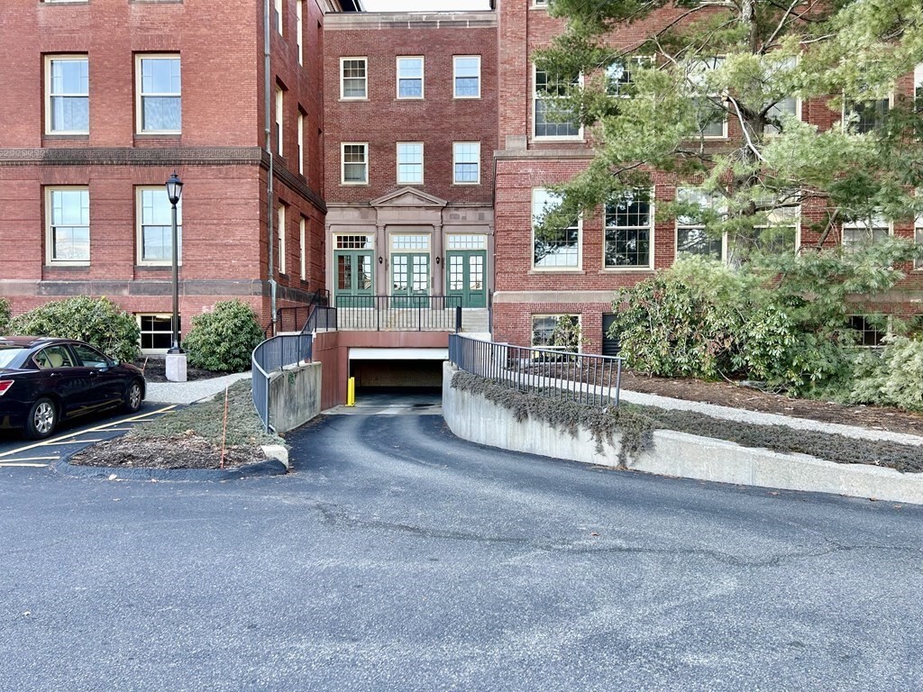 Primary Photo - 64 Forest St