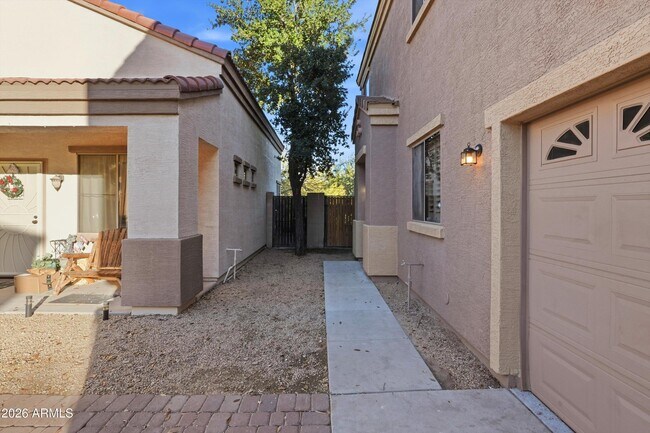 Building Photo - 7527 S 13th Pl
