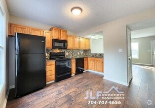 Building Photo - 268 Southcircle Dr NW