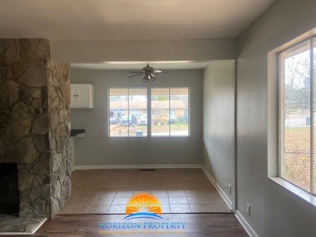 Foto del edificio - 3106 Acklen Dr SW