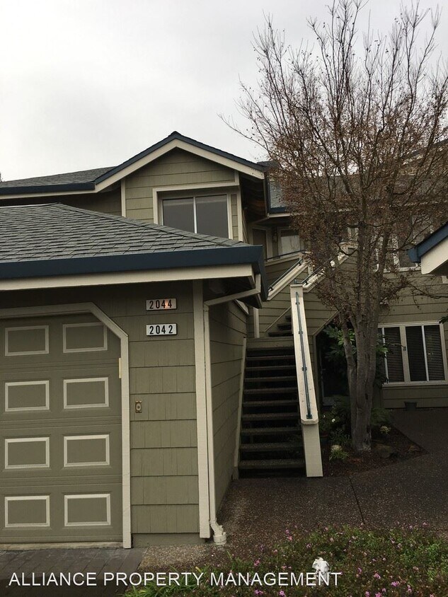 Primary Photo - 2044 Stonefield Ln