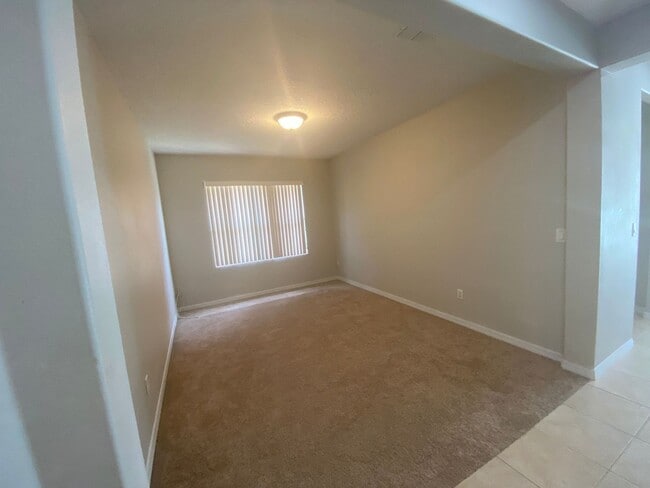 Building Photo - 4 Bedroom 2 Bath Pool Home in Villa Sol fo...