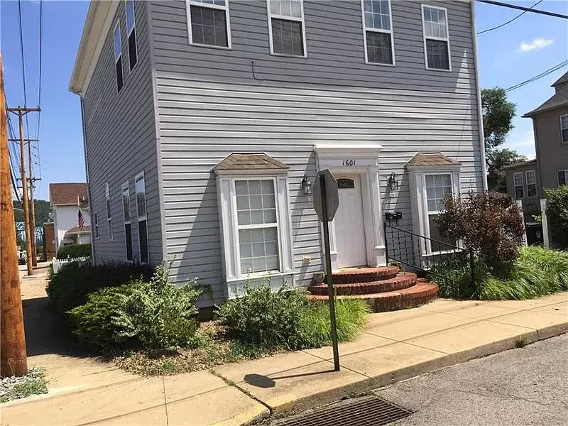 Front Door 2 - 1601 Virginia Ave