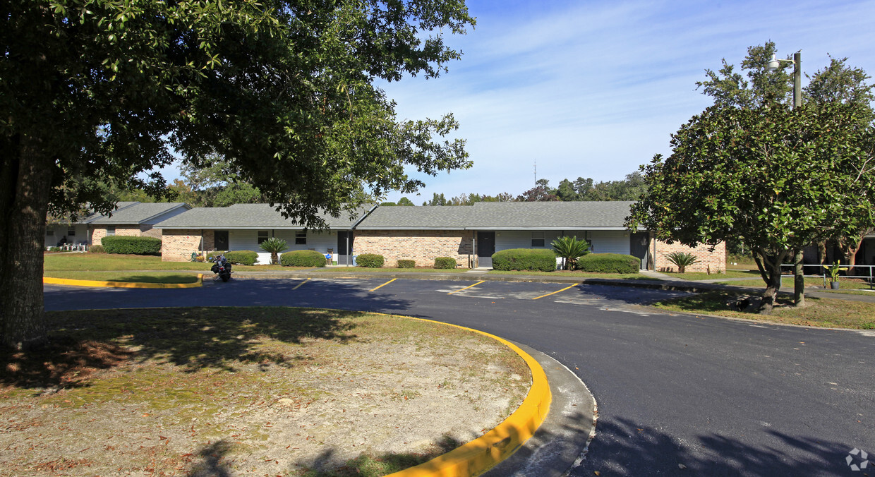 Building Photo - Moss Creek Apartments