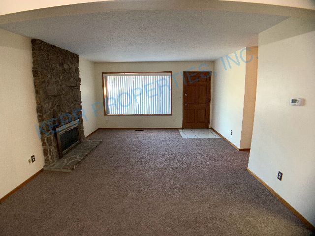 Building Photo - 3 Bd / 2 Bth - Fireplace - Storage - Wet B...