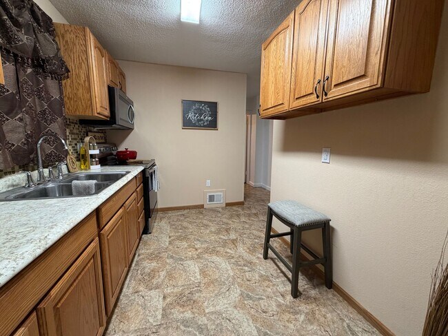 Foto del edificio - 3 bed, 1 bath home in Evansdale.