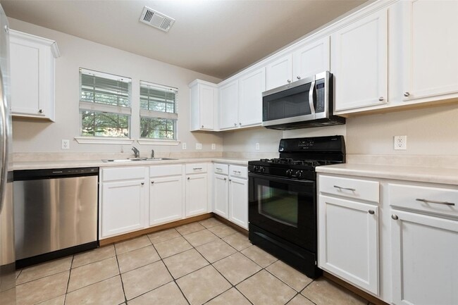 Foto del edificio - 2224 Bluffstone Dr