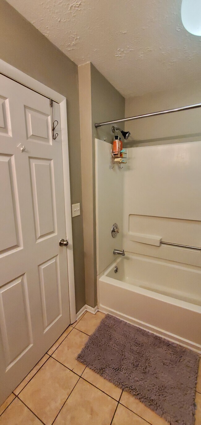 Tub/Shower combo - 204 Main St