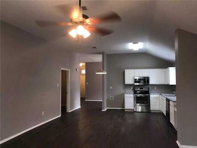 Foto del edificio - Updated 4 bed single Story home