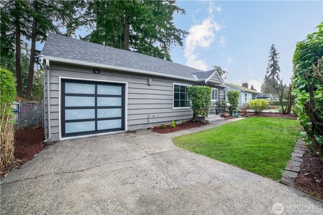 Building Photo - North Seattle - Pinehurst Updated 3 Bedroom 2 Bath Rambler