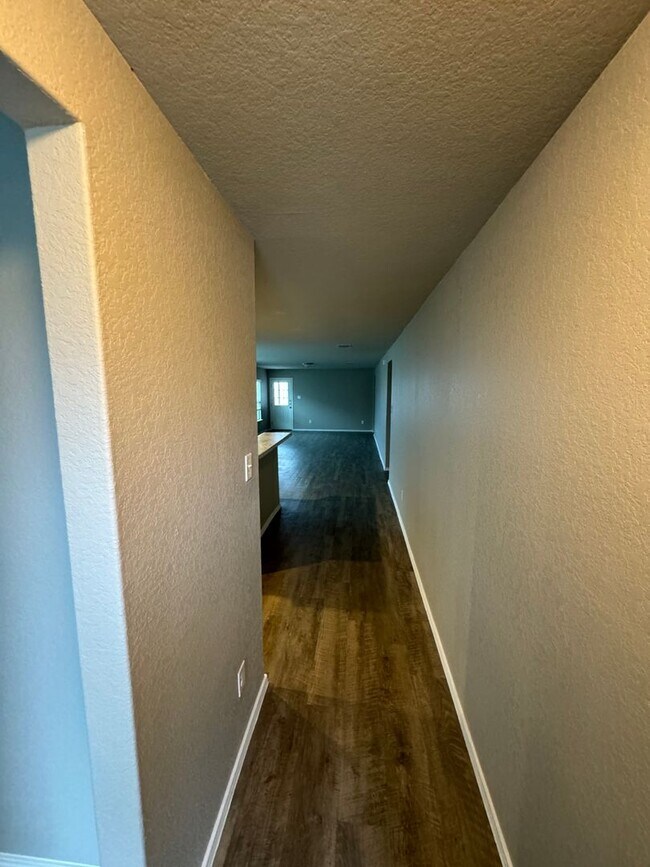 Foto del edificio - **MARCH MADNESS SAVINGS! ** Three Bedroom ...