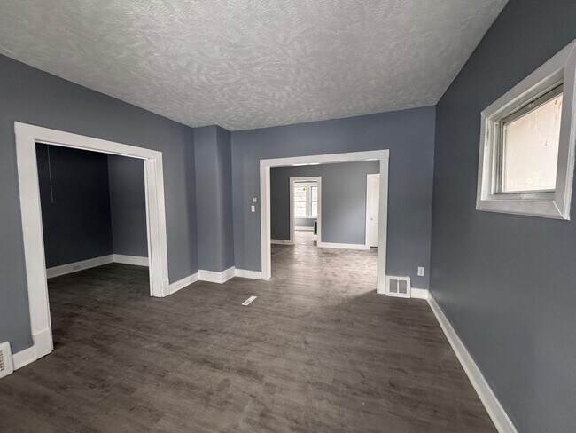 Building Photo - 3438 E 121