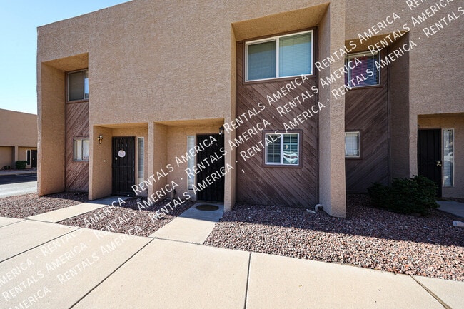 Building Photo - 1601 W Sunnyside Dr