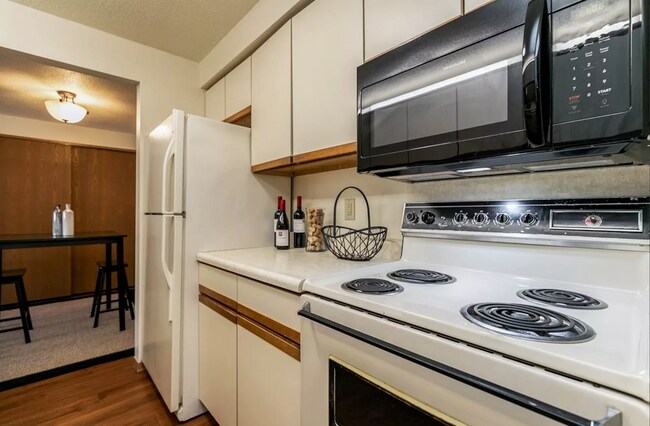 Building Photo - 912 Benton Dr