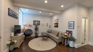 Building Photo - 2044 Beacon St