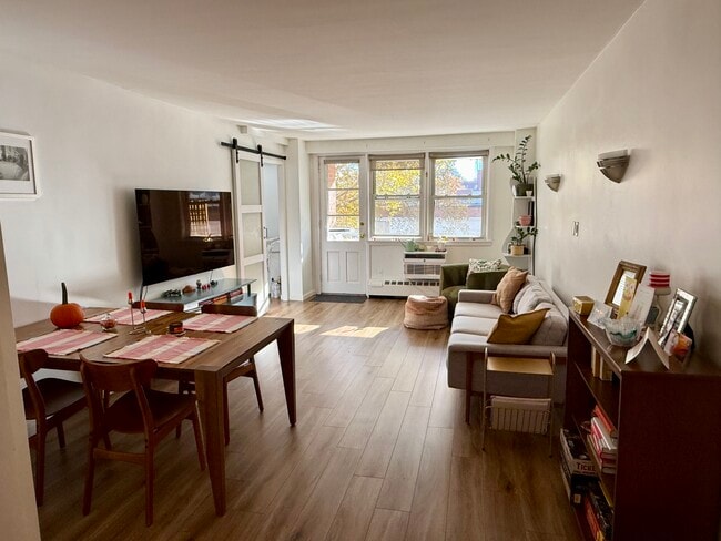 Building Photo - 444 Bedford St