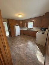 Building Photo - 106 Juniper St N