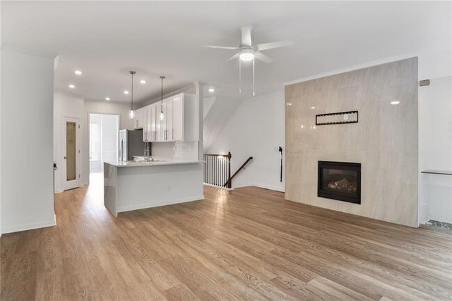 Building Photo - 1790 Oak Brook Ln NW