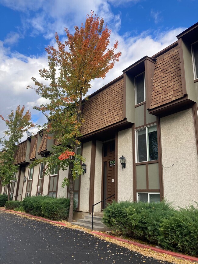 Foto del edificio - 5396 S Willow Ln