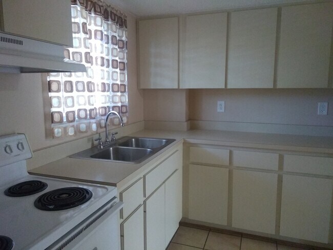Foto del edificio - 4063 Lake Bayshore Dr