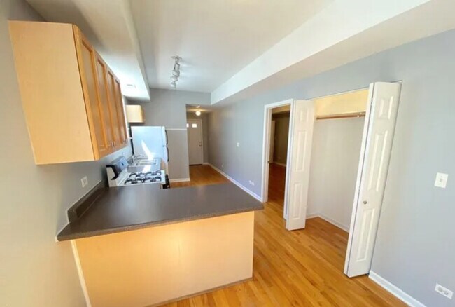 Foto del edificio - 3238 N Whipple St