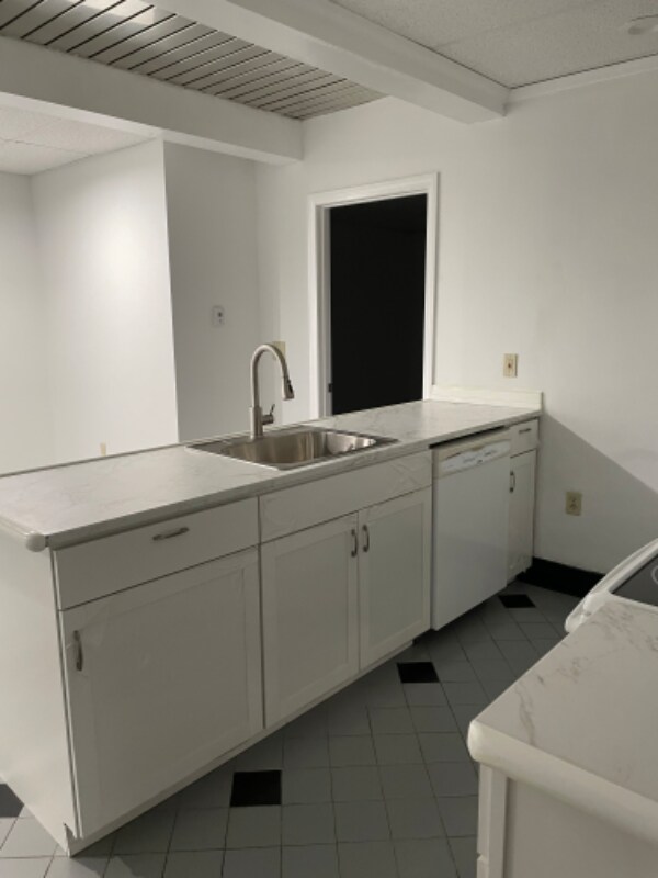 Building Photo - 164 Meadow St