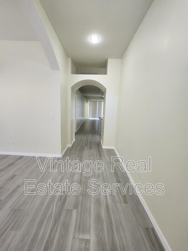 Foto del edificio - 819 Sandy Trail Pl