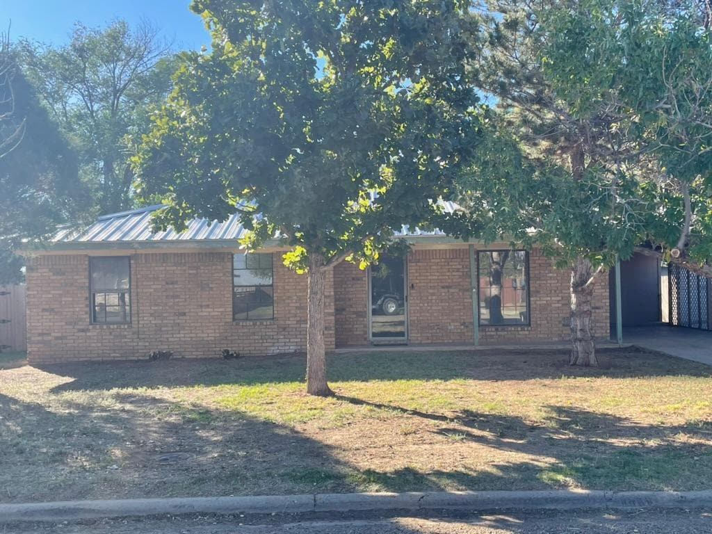 Primary Photo - 906 Sagebrush Rd