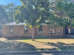 Building Photo - 906 Sagebrush Rd