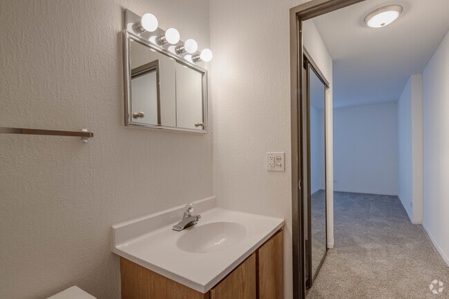 2BR, 1.5BA - 1000SF - Willow Wind