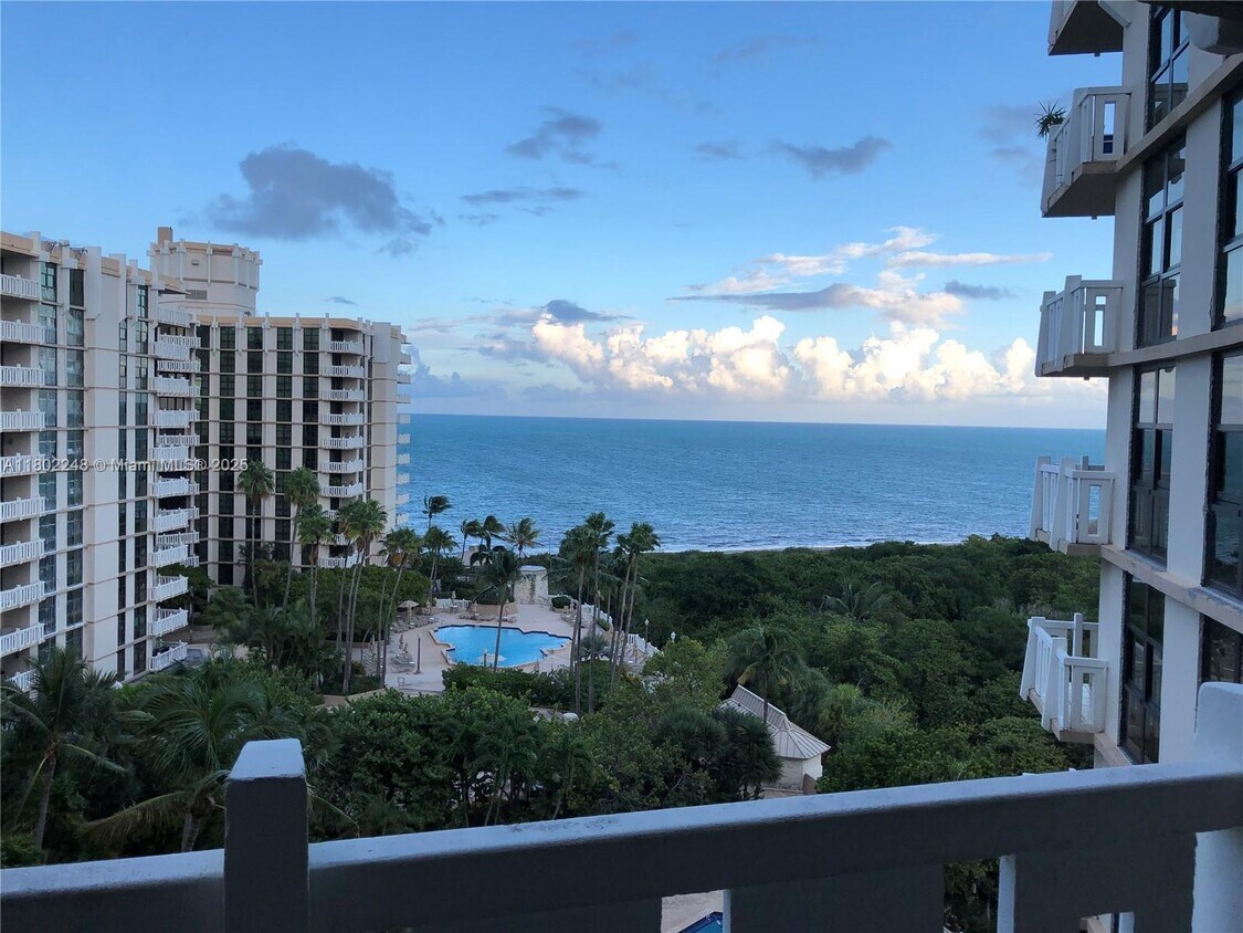 Foto principal - 1121 Crandon Blvd