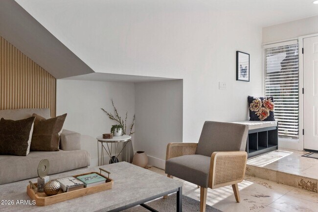 Foto del edificio - 1820 E Morten Ave