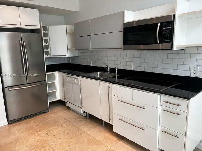 Foto del edificio - 690 SW 1st Ct