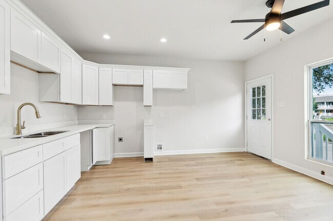Foto del edificio - 3406 Jackson Ave