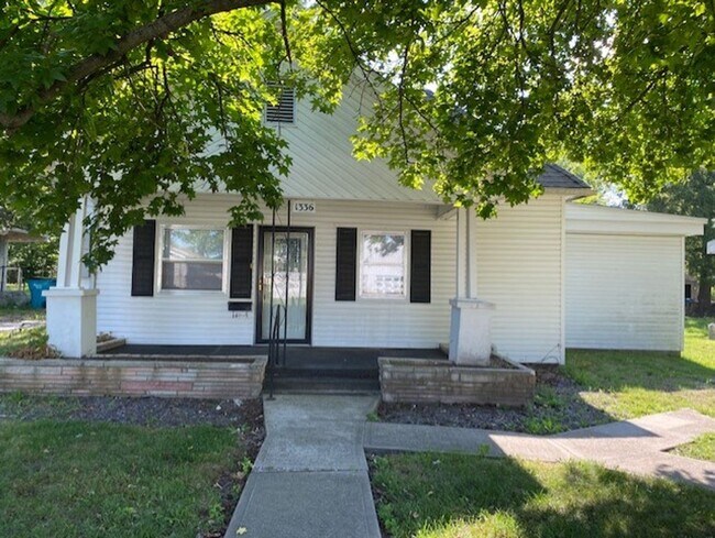 Foto del edificio - COMING SOON! Charming 2 Bedroom Home