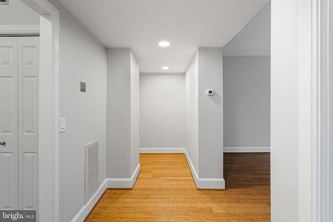 Foto del edificio - 1673 Park Rd NW