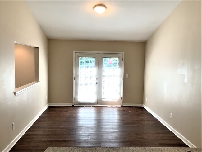 Building Photo - 108 River Watch Dr