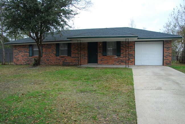 Building Photo - 1005 Debra Dr