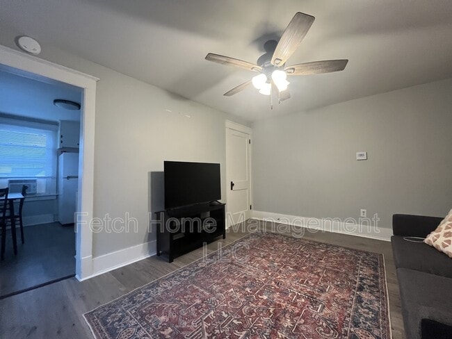 Building Photo - 834 W Main St