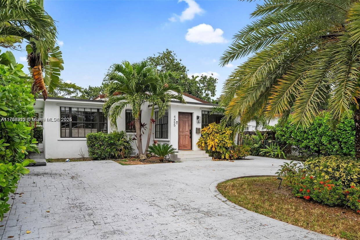 Foto principal - 4455 SW 10th St