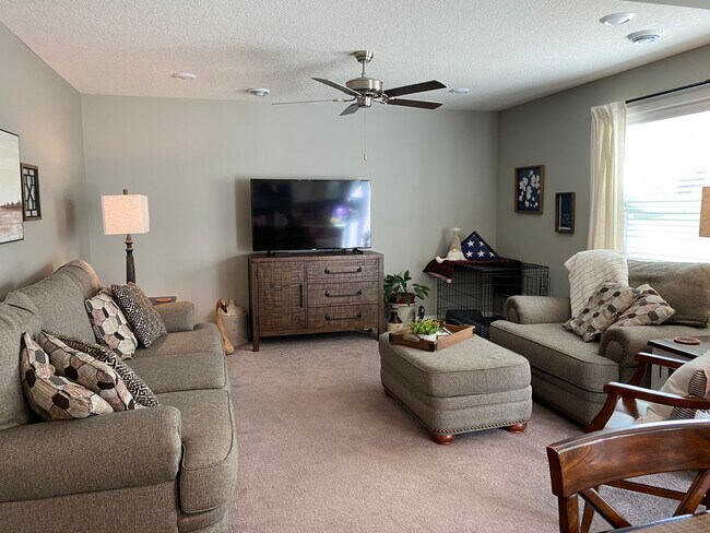 Foto del edificio - 5668 Cattail Ct NE