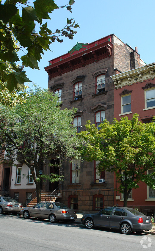 Building Photo - 13 Ten Broeck Pl