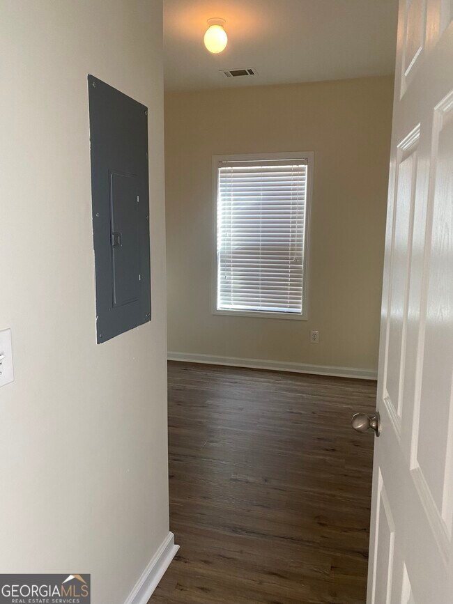 Building Photo - 539 Greyhawk Way