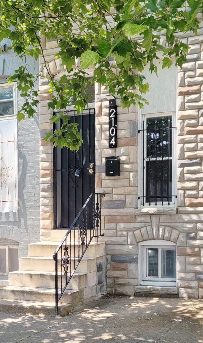 Exterior frontal - 2104 Wilkens Ave