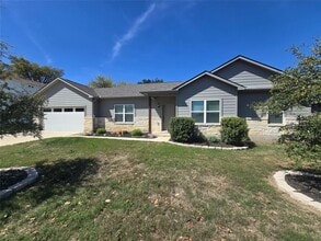 Building Photo - 800 Woodview Dr