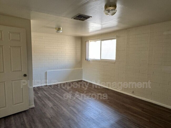 Foto del edificio - 221 E 2nd Ave