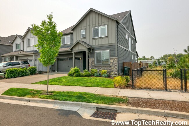 Foto del edificio - Gorgeous North Plains Corner Lot Single Fa...