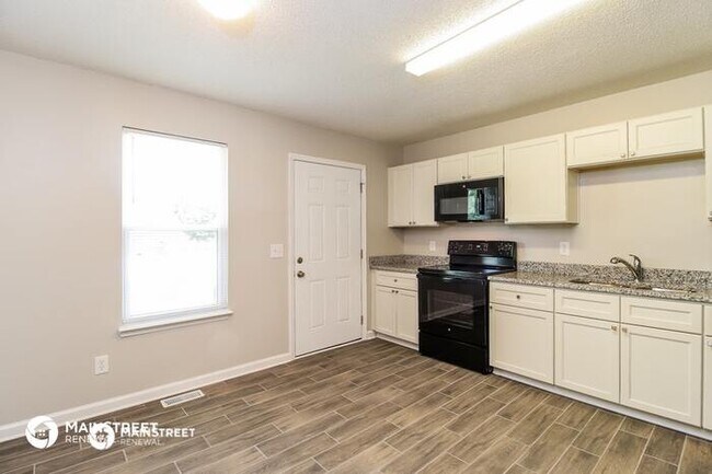 Foto del edificio - 1418 OLD HICKORY DR, GREENSBORO, NC 27405