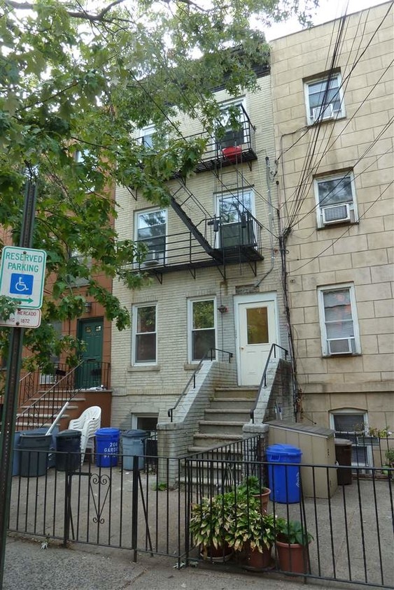 208 Garden St Unit 4, Hoboken, NJ 07030 Condo for Rent in Hoboken, NJ