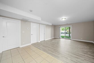Building Photo - 3423 Ridgeland Ave